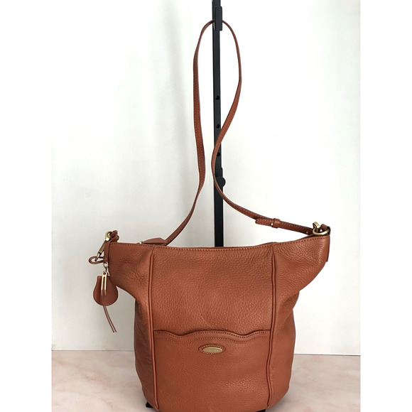 Tahari Handbags - Tahari Bucket Handbag Women’s Tahari Leather Crossbody Bucket Shoulder Handbag